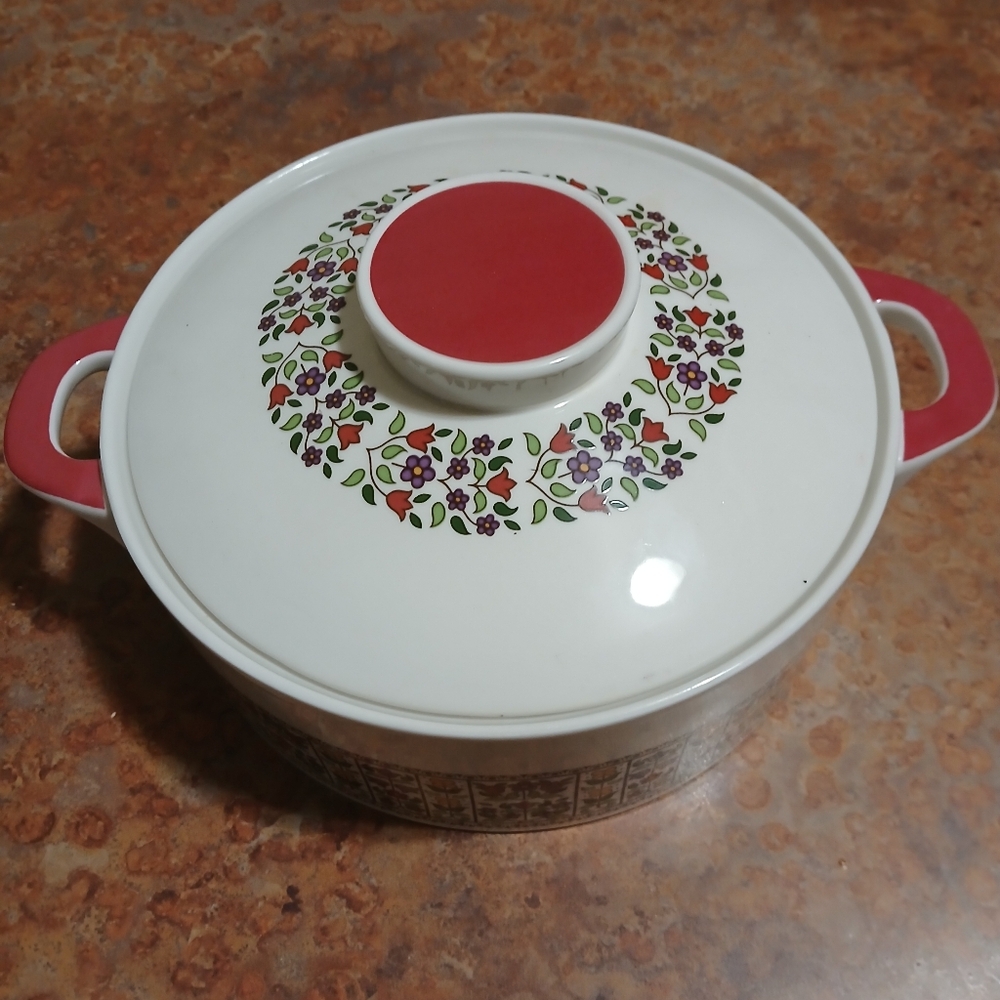 Royal Doulton Fireglow TC1080 1 1/4 Qt Round Casserole w/lid